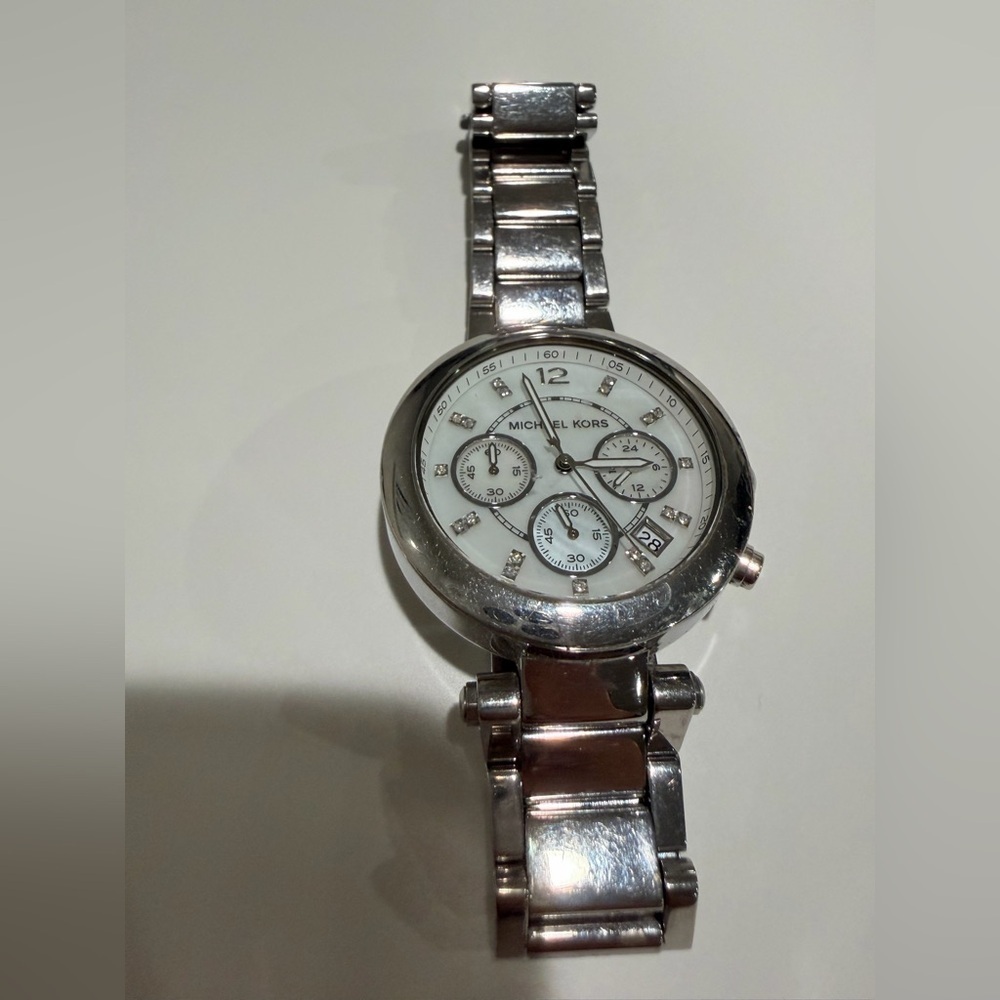 Michael Kors MK5275 Women Silver Stainless Steel Analog Dial Quartz Watch